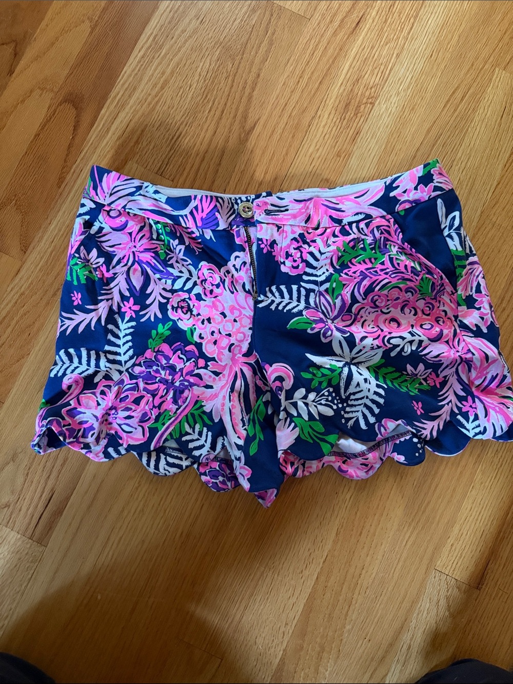 NWT Lilly Pulitzer Navy Floral Scalloped Shorts